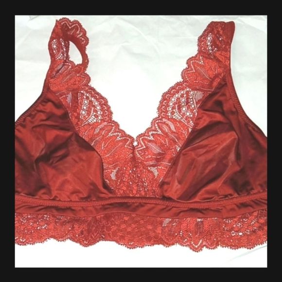 HANRO LUXURY MOMENTS LACE BRAS